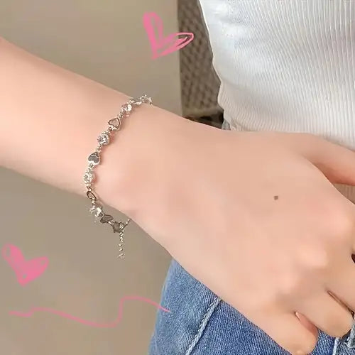 Elegant Heart-Shaped Charm Bracelet for Women - Simple, Luxurious Design